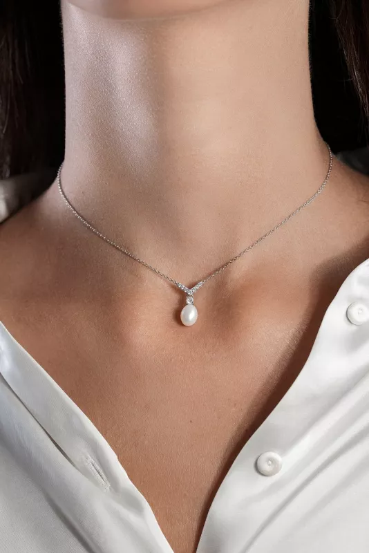 Silberkette mit Perlenanhänger weiß 7-7.5 mm mit Zirkonia, 41 cm, 925er Silber, Gaura Pearls, Estland Silberkette mit Perlenanhänger weiß 7-7.5 mm mit Zirkonia, 41 cm, 925er Silber, Gaura Pearls, Estland